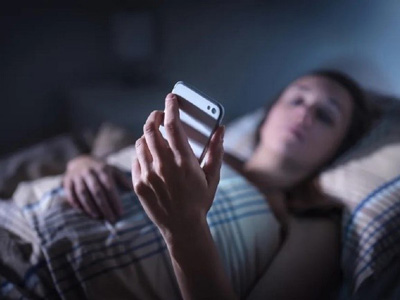 10代の睡眠に、より悪影響なのは就寝前の「ネット動画」？それとも「テレビ」？