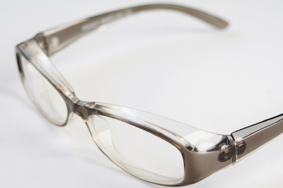 目における花粉症対策のポイント、 花粉症対策用の眼鏡の効果とは？